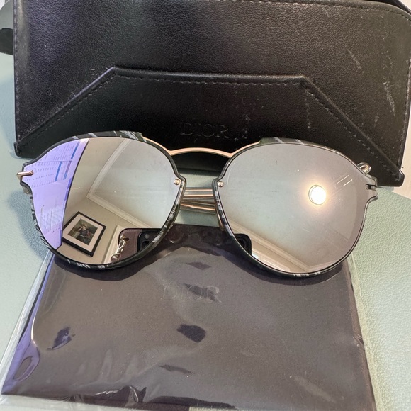 Christian Dior Mirrored sunglasses - Picture 1 of 5